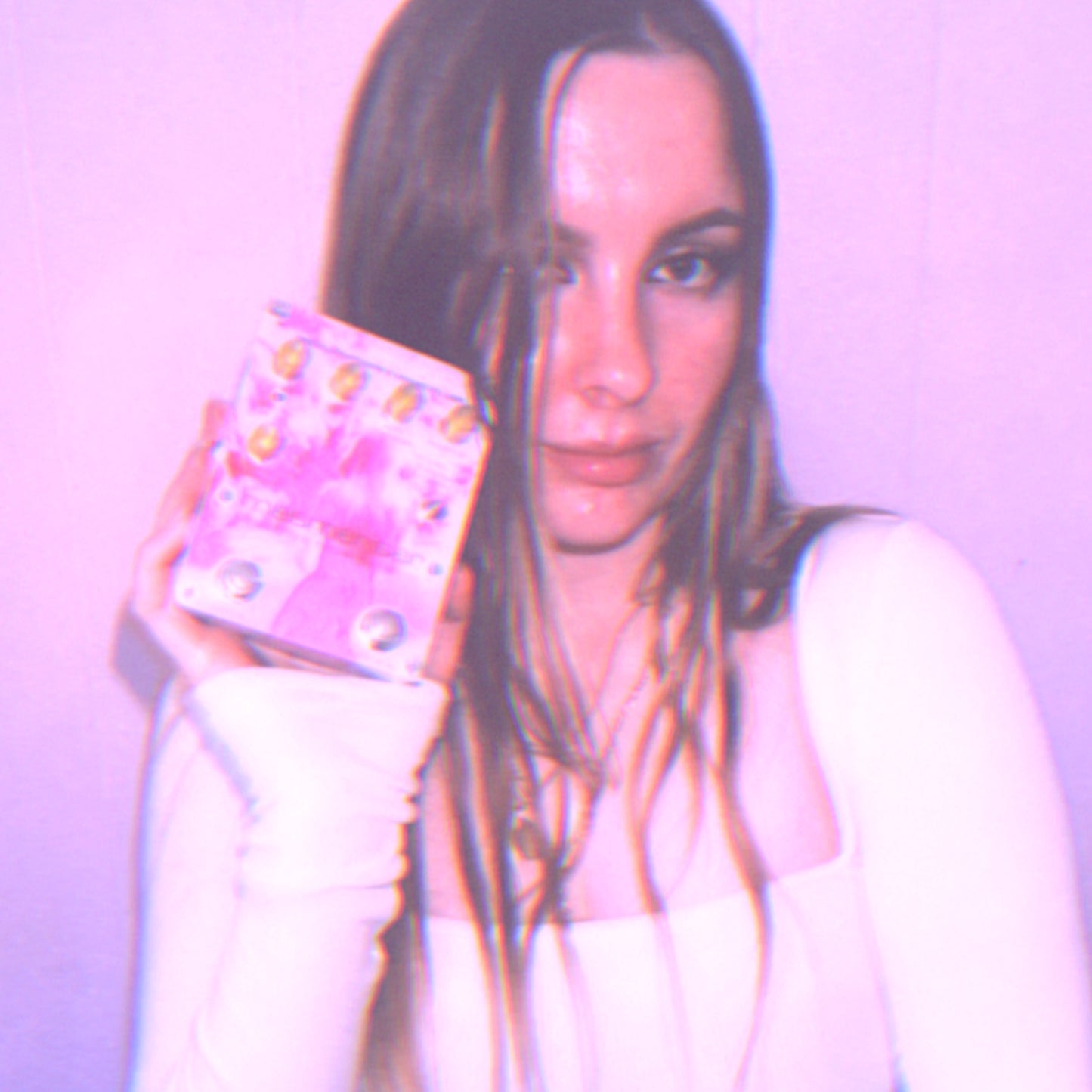 shoegaze band shoegazer with shoegaze pedal shoegaze reverb pedal how to sound shoegaze guitar pedals pedalboard guitar effects pedals 